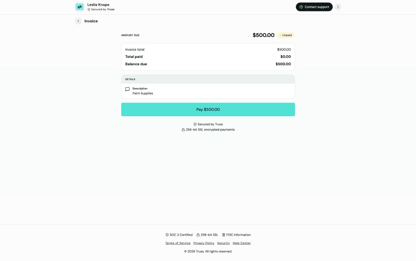 Pagina de factura del cliente que muestra $500.00 por pagar con el estado Unpaid y un boton Pay $500.00